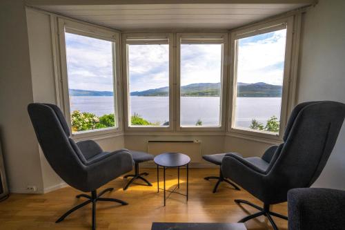 Idyllisk hus ved sjøen in Хаммерфест