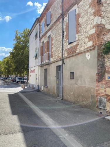 V3 Studio tout confort plein centre 5 min Golfech in Golfech