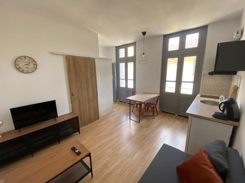 V3 Studio tout confort plein centre 5 min Golfech in Golfech