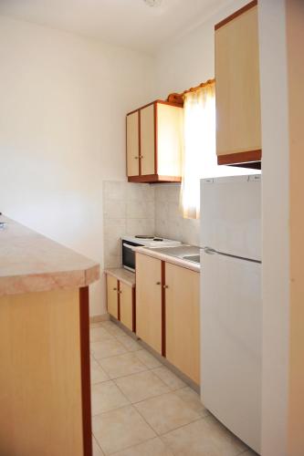 One-Bedroom Apartment with Pool View image 6