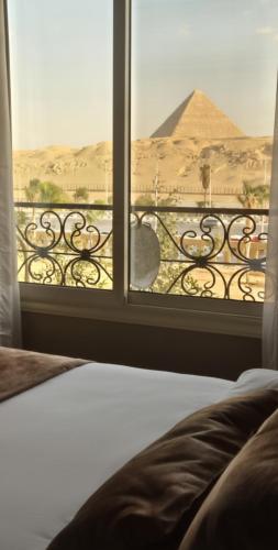 Pyramids & Grand Museum Apartment, Giza