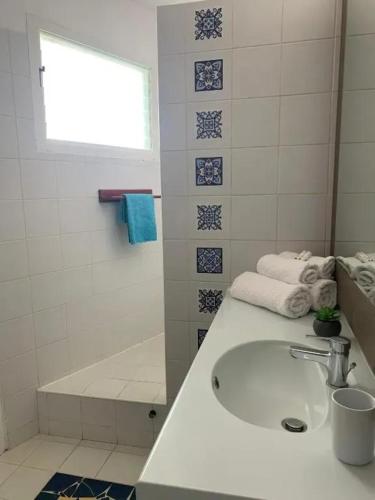 Studio au cœur de Saint-François 19 m² avec piscine - image 11