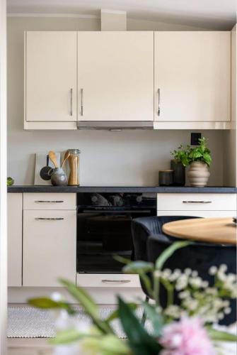 Bếp, Big and modern Penthouse - 1 Min from Train Station in Vossevangen