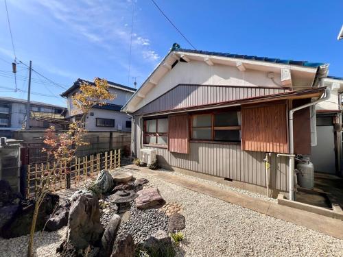 豊橋民泊 最大13名様 駐車場2台無料 駅徒歩7分 Traditional Japanese house ,Toyohashi Aichi ,7 minutes walk from the station ,2 free parking