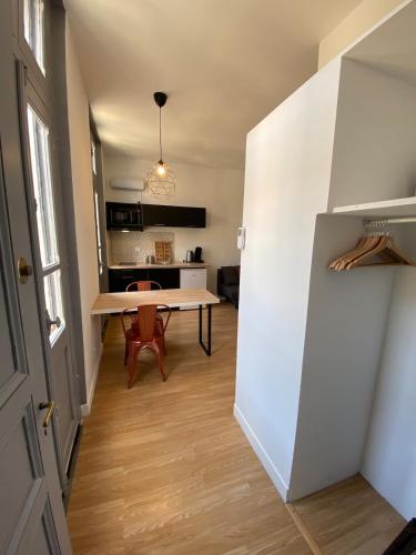 V2 Studio avec balcon, plein centre - 5 min Golfech in Golfech