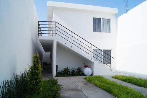 MV Suites - 출입구