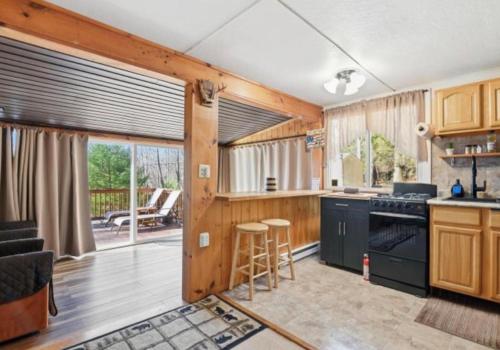 Pocono cabin with private pool at Shawnee Mtn in East Stroudsburg, USA