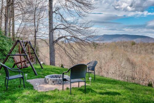 Hilltop Hideaway in Boone, USA