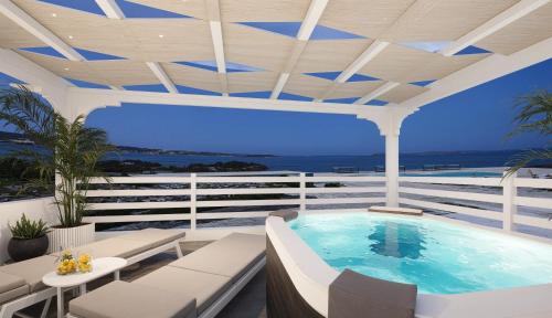 อ่างแช่น้ำร้อน, Ambassador Luxury Villas                                                                     in ซานตา มาเรีย