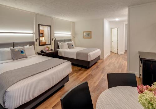 2 queen beds