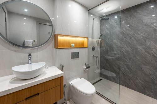 1 BR Near Burj Khalifa & Dubai Mall - Downtown - image 4