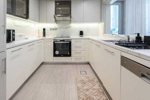 1 BR Near Burj Khalifa & Dubai Mall - Downtown - image 8