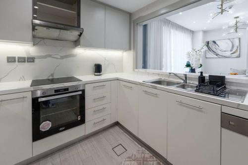 1 BR Near Burj Khalifa & Dubai Mall - Downtown - image 7