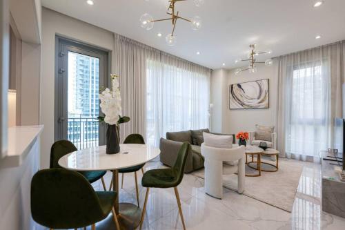 1 BR Near Burj Khalifa & Dubai Mall - Downtown - image 6