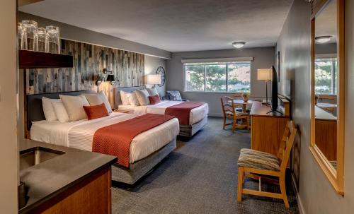 2 queen beds