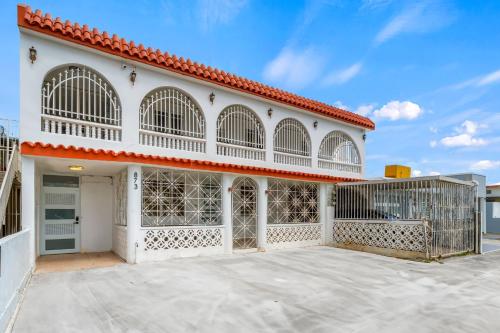 Exterior view, Family-Friendly Home for 5 Near Airport & Beaches in Carolina