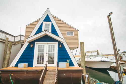 Jones Beach Houseboat