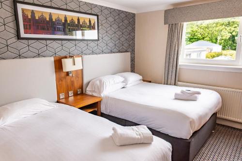 1 double bed, 1 twin bed