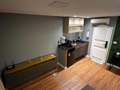 Kitchen, Verdito House in Rocinha