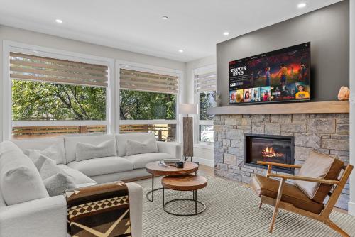 Sisters Summit Villa by WeekAway Vacations, Canmore