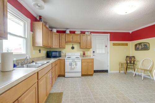Walk to Nauvoo Temple Remodeled Family Apartment in Nauvoo (IL)