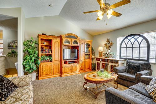 3,500-Sq-Ft Holiday Gem w/ Game Room in Heber City – khách sạn tại Thanh Pho Heber