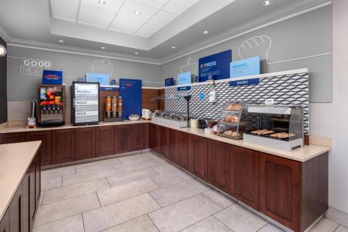 餐飲選擇, Holiday Inn Express Hotel & Suites St. Louis West-O'Fallon By IHG in 奧法隆