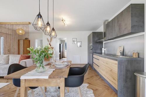 FeWo Martini- mit Whirlpool,Terrasse und Albcard in Hohenstein (Reutlingen)
