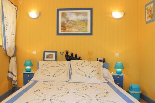 บริการและสิ่งอำนวยความสะดวก, La Roche Bleue in เปริเออ