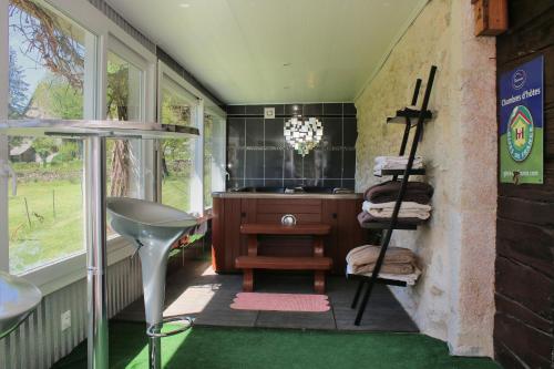 อ่างแช่น้ำร้อน, La Roche Bleue in เปริเออ