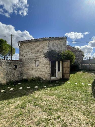 Viesnīcas āriene, Le Nid Charentais in Echallat