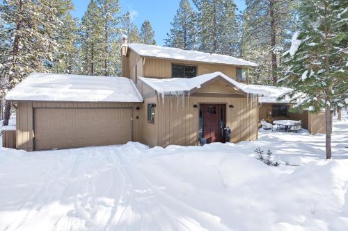 Sunriver Hot Tub Home with SHARC Passes - image 4