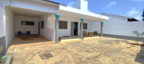 Maison individuelle, 3 chambres, au calme, voiture in Ouidah