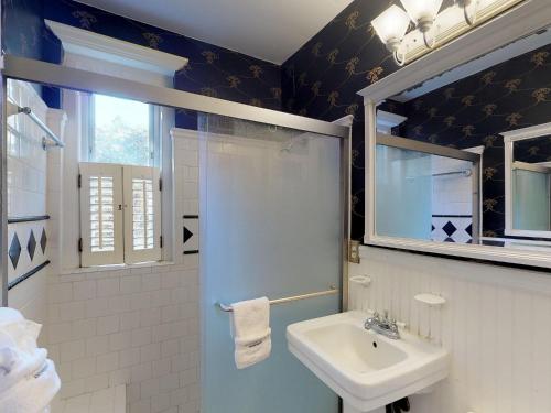 Southern Charm on Liberty – Savannah, GA