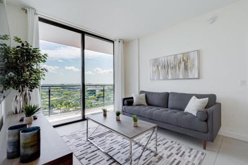 805MM DOWNTOWN DORAL CONDO 2 BEDROOMS & 2 BATHROOMS in Miami, USA