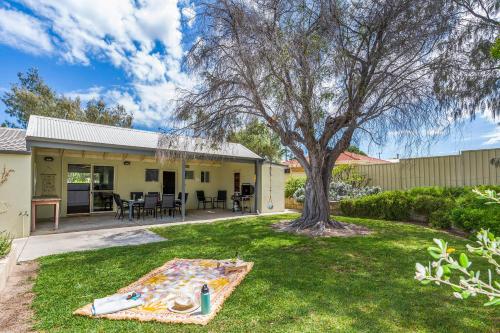 Facilities, Sheoak on Wedge - Well Appointed Property Close To Beach in Lancelin
