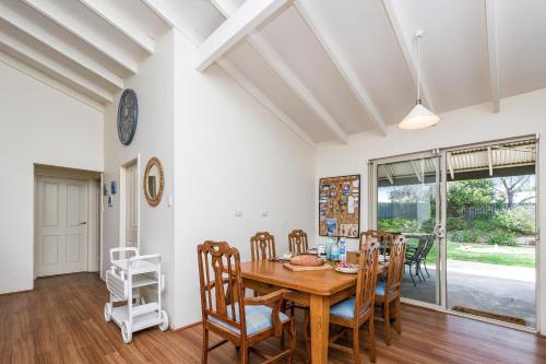 Facilities, Sheoak on Wedge - Well Appointed Property Close To Beach in Lancelin