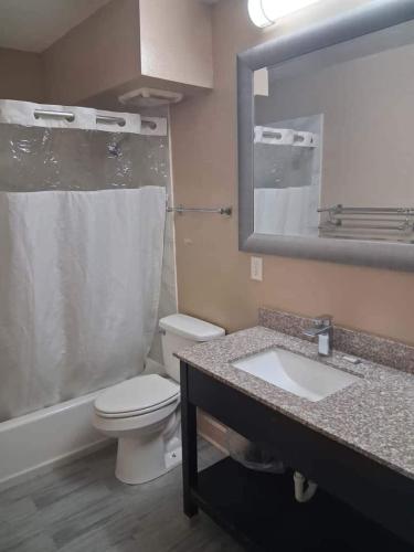 1 King Bed 1 Bath Apt With Full Kitchen 107 - Baton Rouge