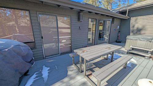 Alpine Hot Tub Retreat with SHARC Access - image 4