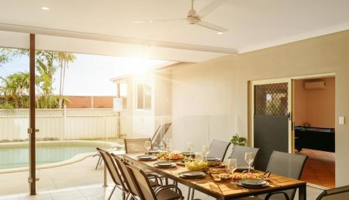 Seednest 7 bedroom beach house Pool &Game Room in Playa Kewarra