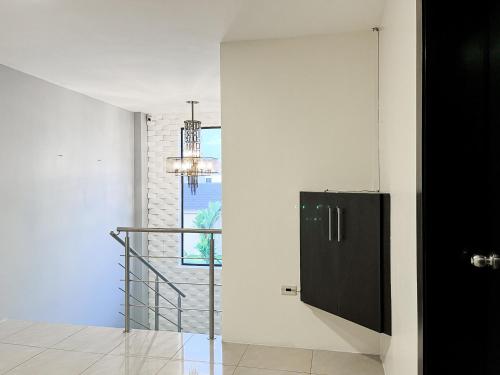 Piscina con Bbq en Villa privada cerca de centros comerciales con 3 habitaciones, 5 Camas, seguridad in La Aurora