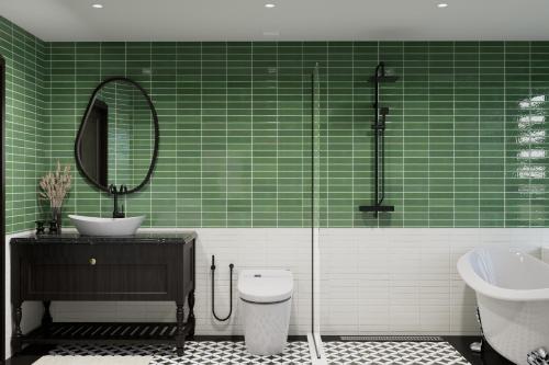 room detail thumbnail 2