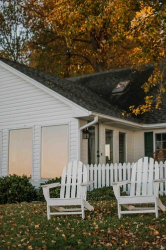 Viesnīcas āriene, Waterfront Cottage Getaway Views, Kayaks, Fire Pit in Irvington (VA)