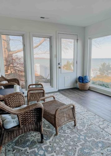 Waterfront Cottage Getaway Views, Kayaks, Fire Pit in Irvington (VA)