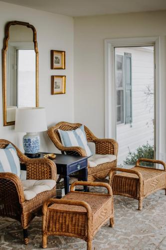 Waterfront Cottage Getaway Views, Kayaks, Fire Pit in Irvington (VA)