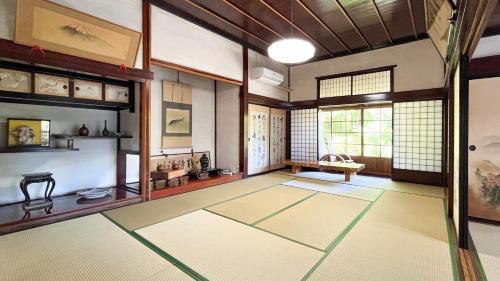 佐渡島に残る築130年の伝統的な古民家｜東夢