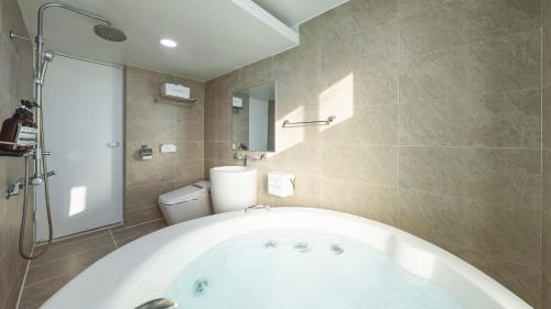 room detail thumbnail 2