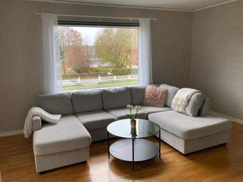Idyllic vacation home with lakeview in Grönskåra