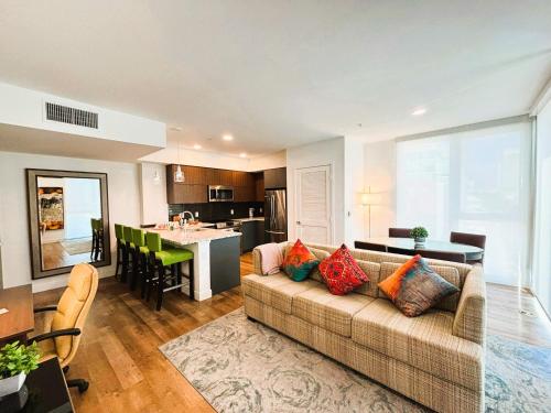 Boutique KTown ENTIRE HOME Stays With Breathtaking Rooftop Views