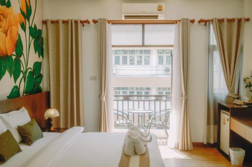 room detail thumbnail 1